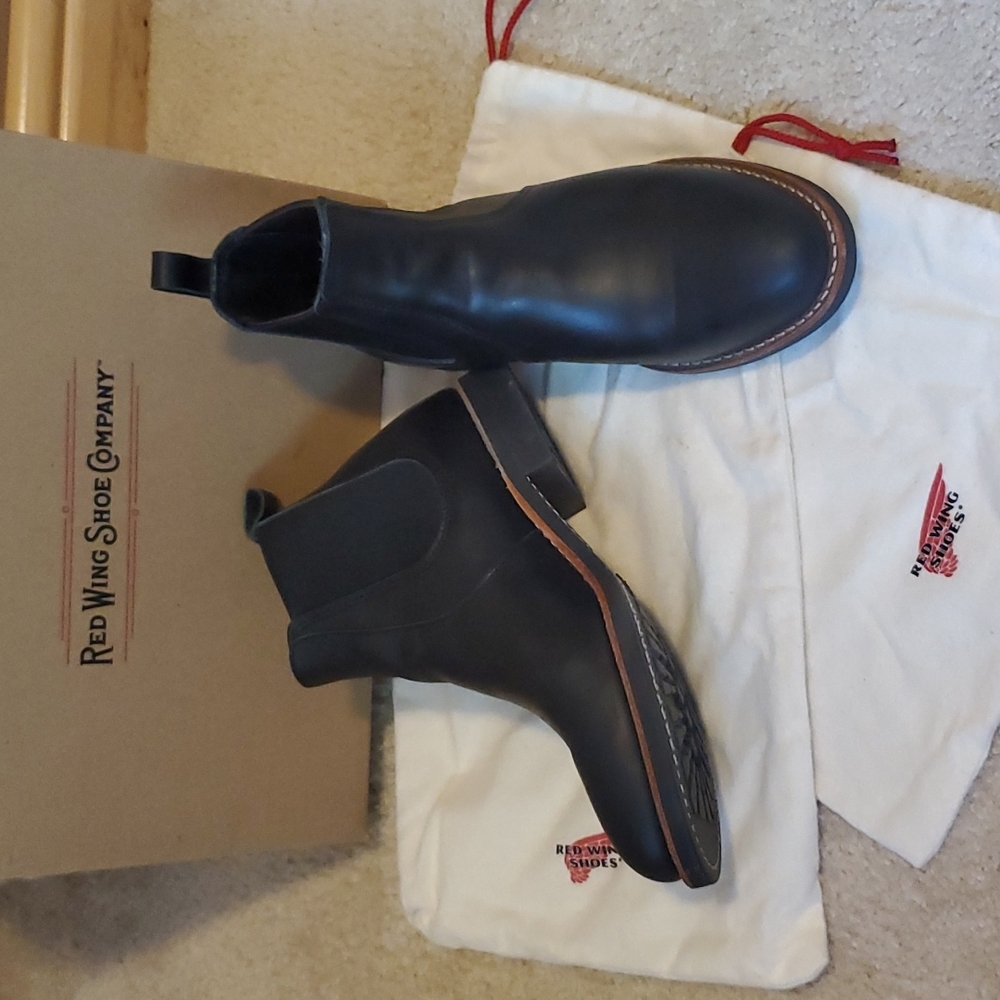 Red Wing 6 Inch Chelsea Boot (In Great Condition!)